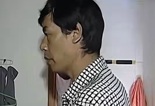房東深夜只穿一條短褲,給女租客「修水管」,被對方丈夫撞個正著
