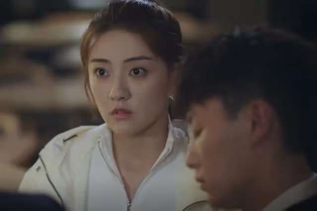 戀愛吧：胡一天復刻「夾心吻」，撩撥梁潔全程高能，導演都沒眼看