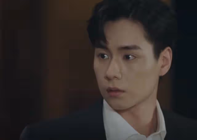 戀愛吧：胡一天復刻「夾心吻」，撩撥梁潔全程高能，導演都沒眼看