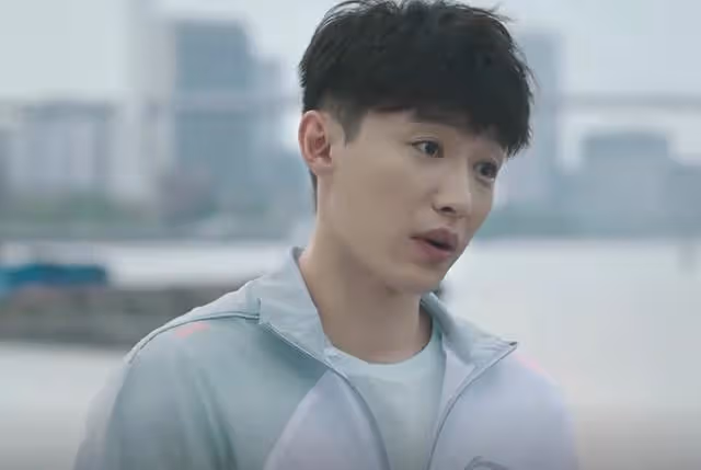戀愛吧：胡一天復刻「夾心吻」，撩撥梁潔全程高能，導演都沒眼看