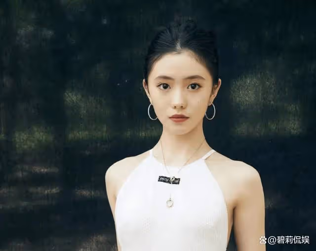 《沒有一頓火鍋解決不了的事》導演丁晟開直播哭了，這幕似曾相識