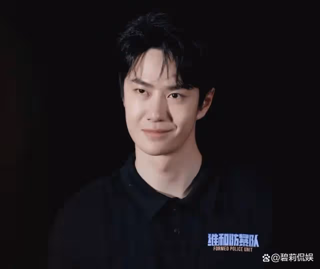 《沒有一頓火鍋解決不了的事》導演丁晟開直播哭了，這幕似曾相識