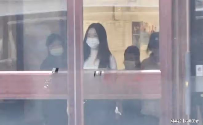 霍思燕代孕女兒大方露面！女兒身高直追嗯哼，就讀學校學費近40萬