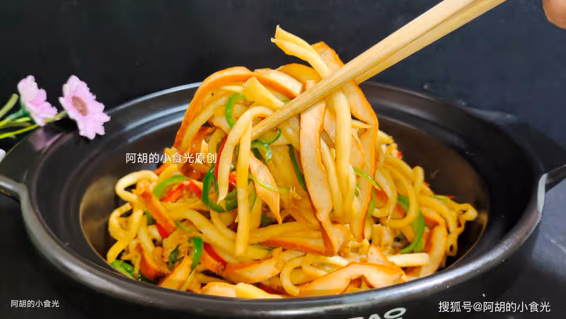 初夏,吃黃瓜絲瓜不如先吃它!配豆乾炒,吃出第一口鮮、吃出大營養,超級下飯