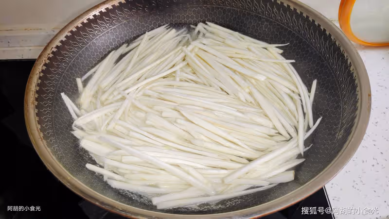 初夏,吃黃瓜絲瓜不如先吃它!配豆乾炒,吃出第一口鮮、吃出大營養,超級下飯