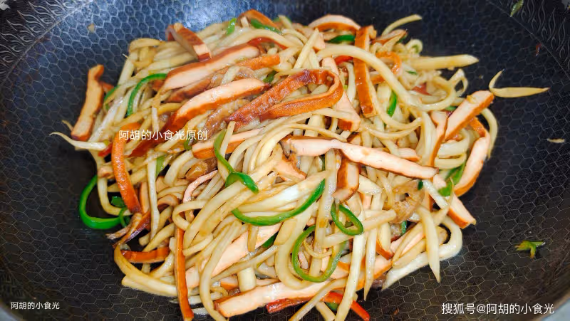 初夏,吃黃瓜絲瓜不如先吃它!配豆乾炒,吃出第一口鮮、吃出大營養,超級下飯