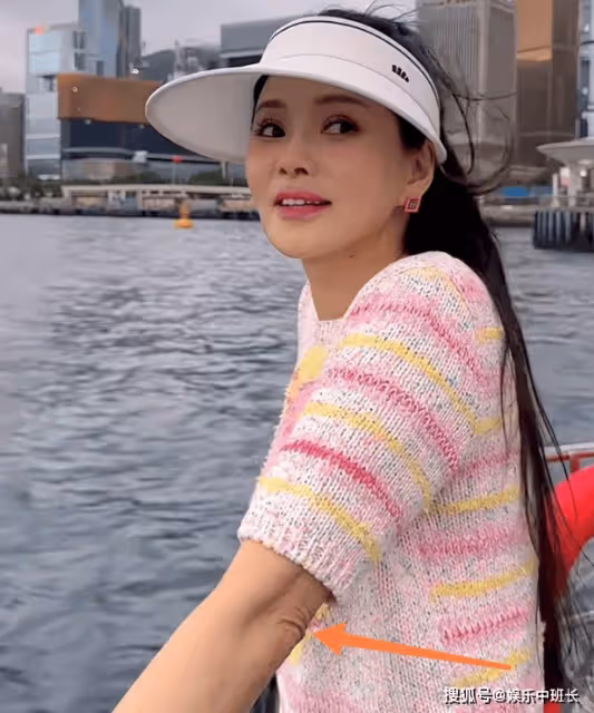 伊能靜帶員工去香港旅遊，瘦了十幾斤手背青筋凸起，臉僵不像本人