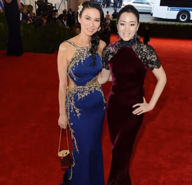 鄧文迪與鞏俐罕見合影,終於明白:骨相美在肉感美面前不堪一擊