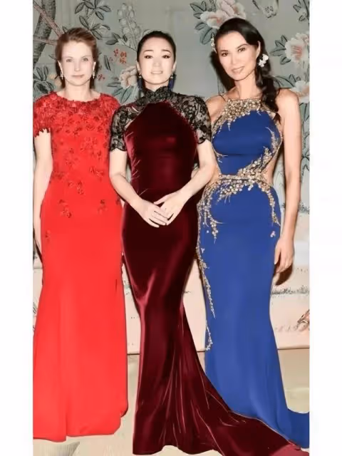 鄧文迪與鞏俐罕見合影,終於明白:骨相美在肉感美面前不堪一擊