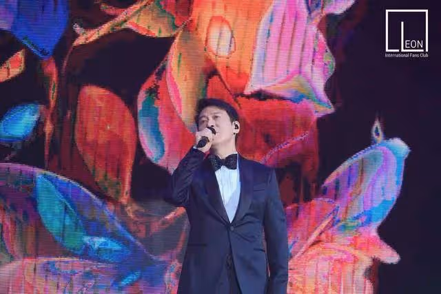 天王黎明澳門演唱會,粉絲風雨無阻熱情不減,現場超越CD氛圍高漲