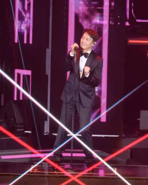 天王黎明澳門演唱會,粉絲風雨無阻熱情不減,現場超越CD氛圍高漲