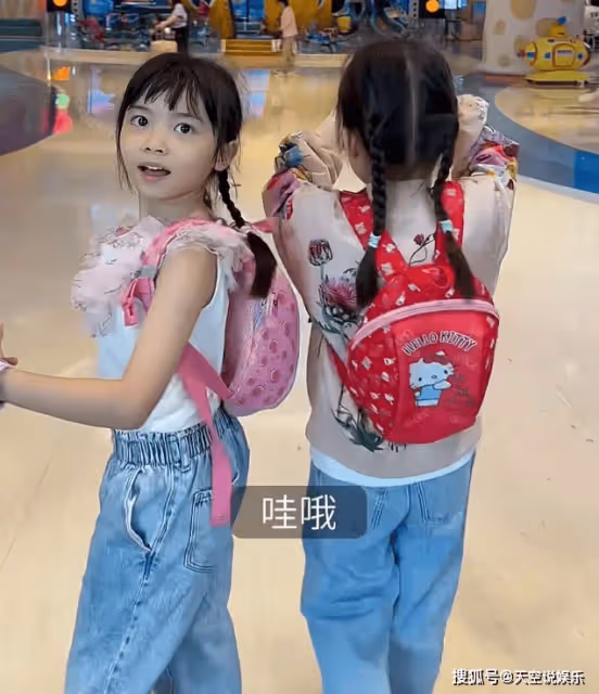 熊黛林全家出遊,老公戴百萬名表帥氣有型,6歲雙胞胎女兒變樣了