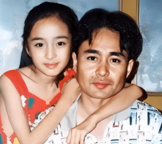 楊冪回應鼻子整容傳聞,和父親的一樣是家族遺傳,網友:整容臉也是遺傳嗎?