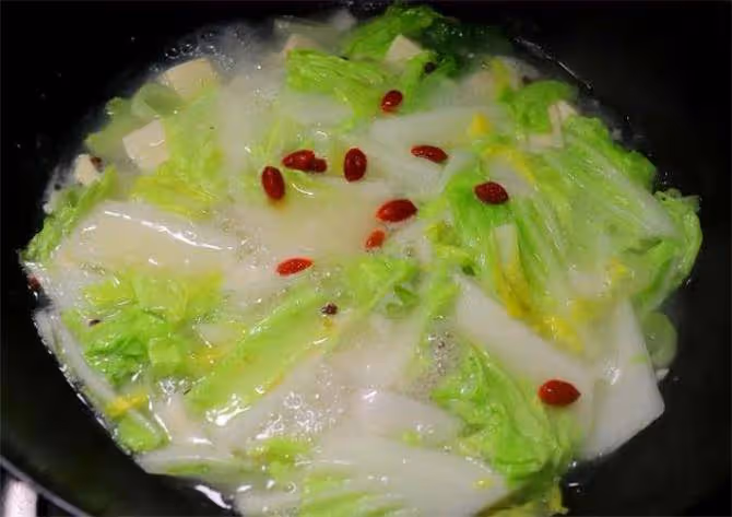 老師傅做白菜燉豆腐的方法,肯定和你不一樣,不用肉湯也一樣美味