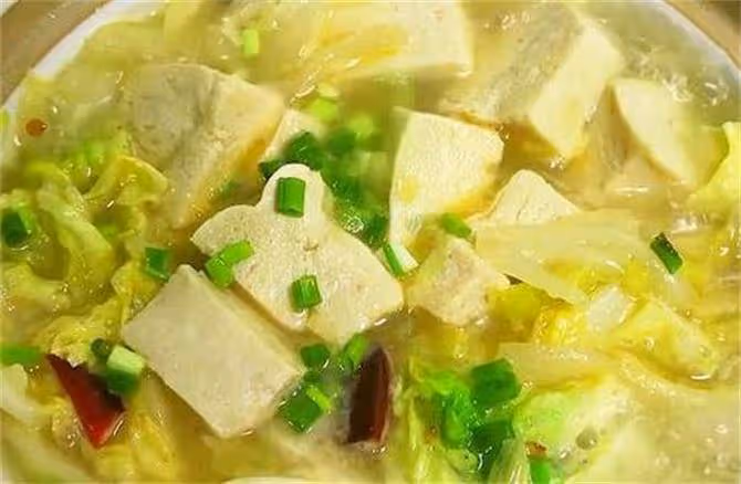 老師傅做白菜燉豆腐的方法,肯定和你不一樣,不用肉湯也一樣美味