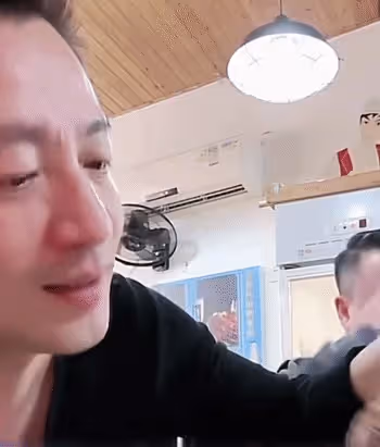 絕地反擊!馬筱梅神助攻汪小菲,一條烤魚逆襲夜,讓具俊曄舞台秒變『配菜』