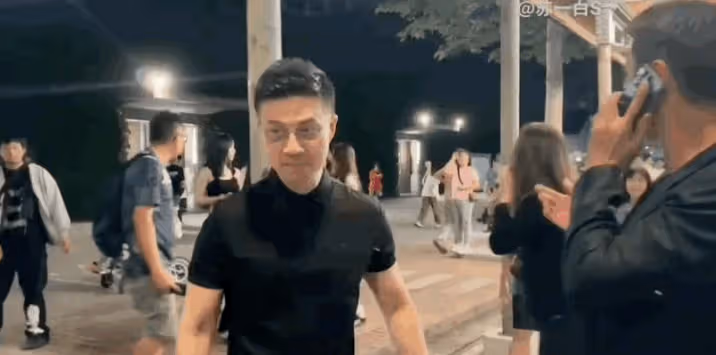 絕地反擊!馬筱梅神助攻汪小菲,一條烤魚逆襲夜,讓具俊曄舞台秒變『配菜』