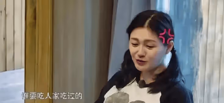 絕地反擊!馬筱梅神助攻汪小菲,一條烤魚逆襲夜,讓具俊曄舞台秒變『配菜』