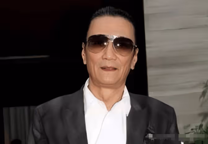 王菲大肚遮不住,謝霆鋒豪擲千萬為肚中孩子祈福,謝賢得知後暴怒立刻公布遺產
