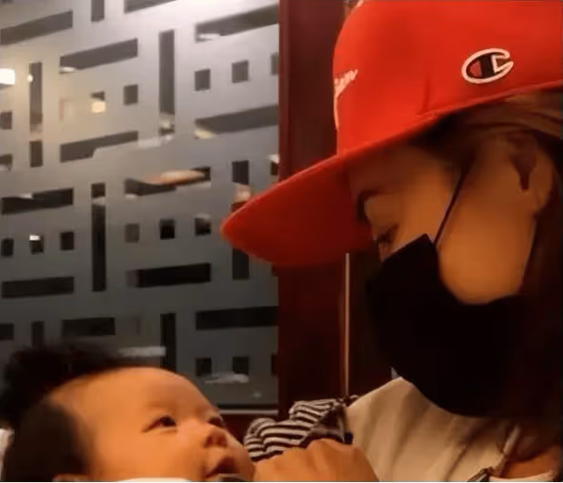 王菲大肚遮不住,謝霆鋒豪擲千萬為肚中孩子祈福,謝賢得知後暴怒立刻公布遺產