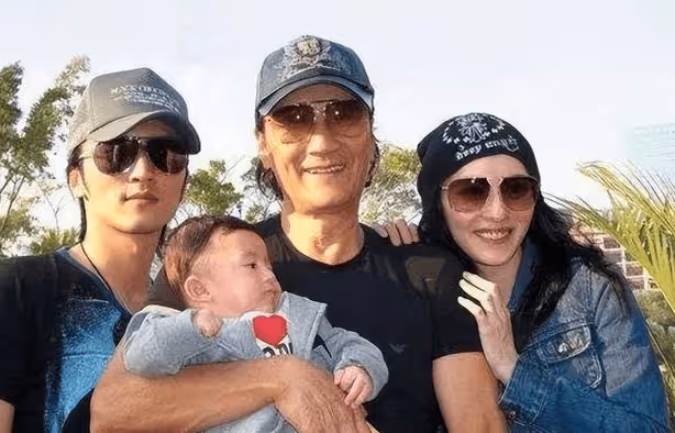 王菲大肚遮不住,謝霆鋒豪擲千萬為肚中孩子祈福,謝賢得知後暴怒立刻公布遺產