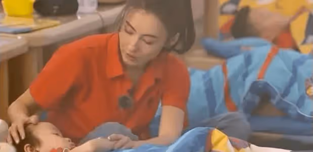 王菲大肚遮不住,謝霆鋒豪擲千萬為肚中孩子祈福,謝賢得知後暴怒立刻公布遺產
