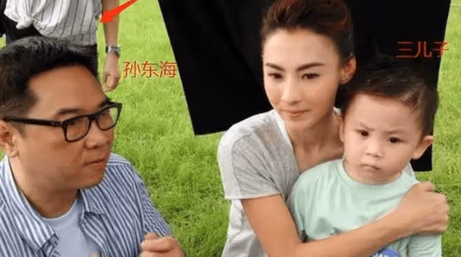 不忍了!謝霆鋒親口說出與張柏芝三胎孩子的關係,難怪至今不娶王菲