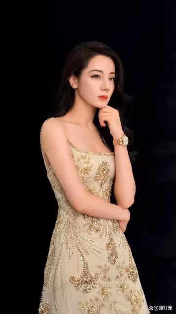「人間尤物」迪麗熱巴，身材黃金腰臀比，堪稱娛樂圈第一女神