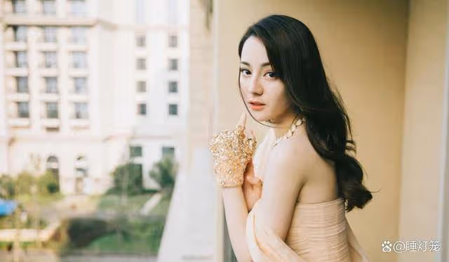 「人間尤物」迪麗熱巴，身材黃金腰臀比，堪稱娛樂圈第一女神