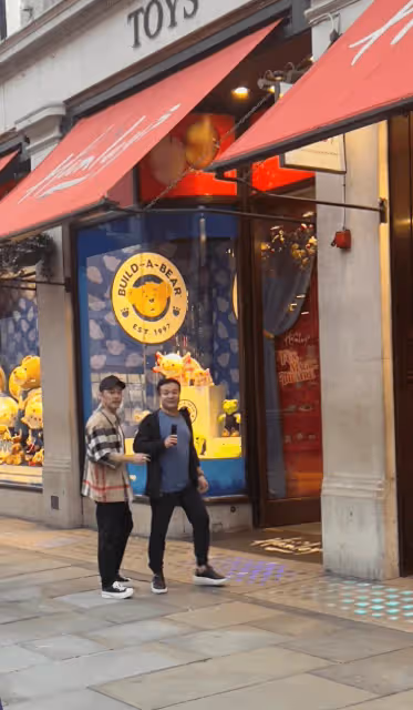 沙溢五一去英國旅遊，穿2000元襯衫瘦太多，和胡可形同陌路疑吵架
