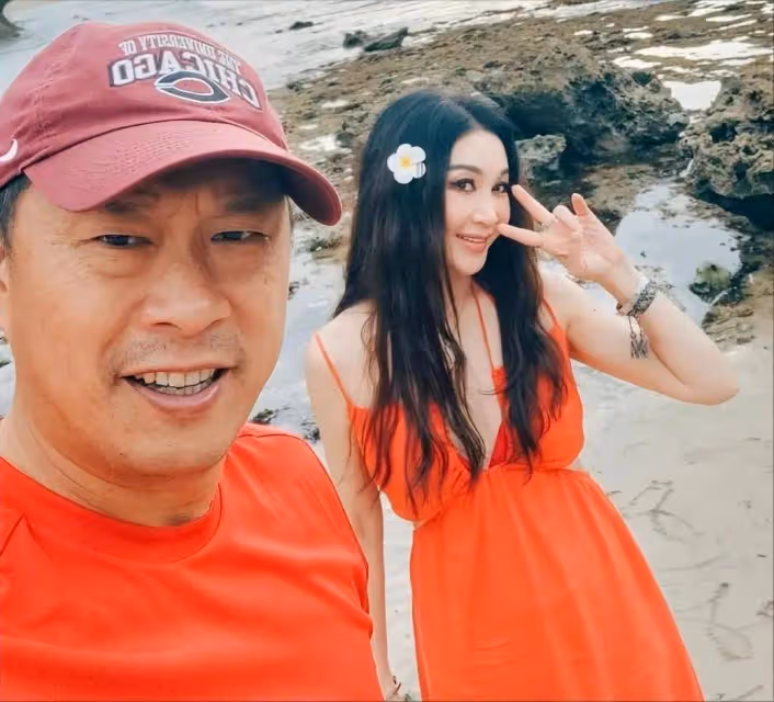 溫碧霞太搞笑了！沒給老公P過圖！她美的像仙女，老公黑的像老農