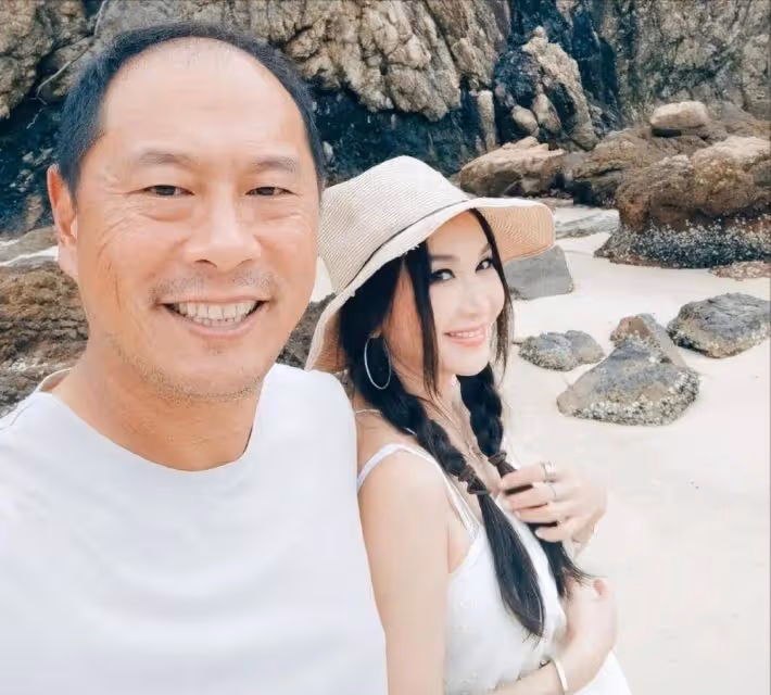 溫碧霞太搞笑了！沒給老公P過圖！她美的像仙女，老公黑的像老農