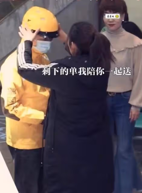 女孩不顧母親反對,願意和男友同舟共濟,網友:這樣的好女孩少見