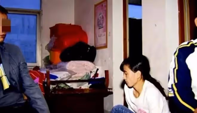女子嫌貧愛富拋棄丈夫孩子,最後自己被別人拋棄,丈夫 咎由自取