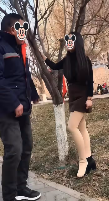 女子叫路過的男子幫她穿鞋,男子看她有幾分姿色:你先答應嫁給我