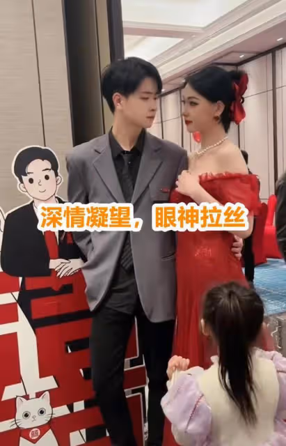 女子分享兒子訂婚現場,豐厚彩禮吸引眾多人圍觀:婆婆顏值可真高