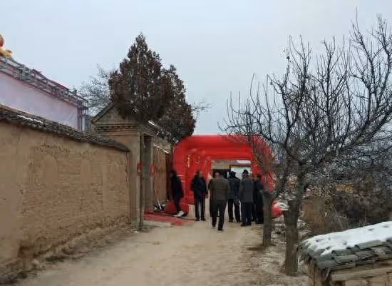 婆婆的墓碑上沒我兒子名字,公公說:他是你爸的孫子不是我們家的