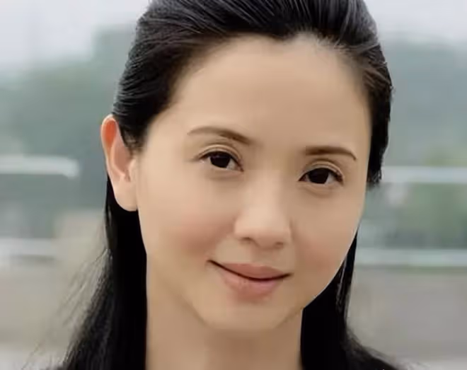 江南第一美人：50歲演校花被嘲「太老」，老照片被翻出打臉網友