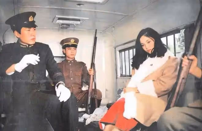 江南第一美人:50歲演校花被嘲「太老」,老照片被翻出打臉網友