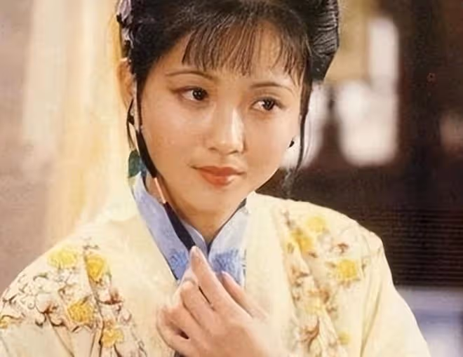 江南第一美人:50歲演校花被嘲「太老」,老照片被翻出打臉網友