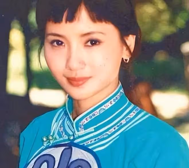 江南第一美人:50歲演校花被嘲「太老」,老照片被翻出打臉網友