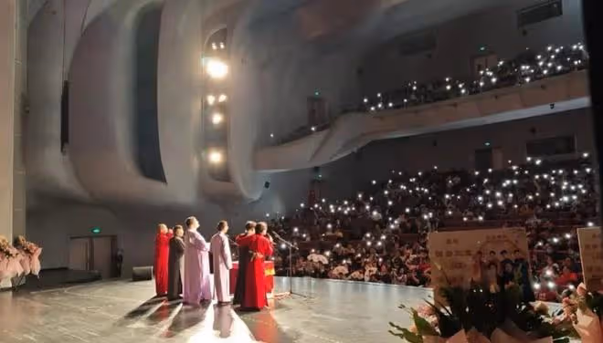 李九春真慘，第一次專場演出就被主持人叫錯名字