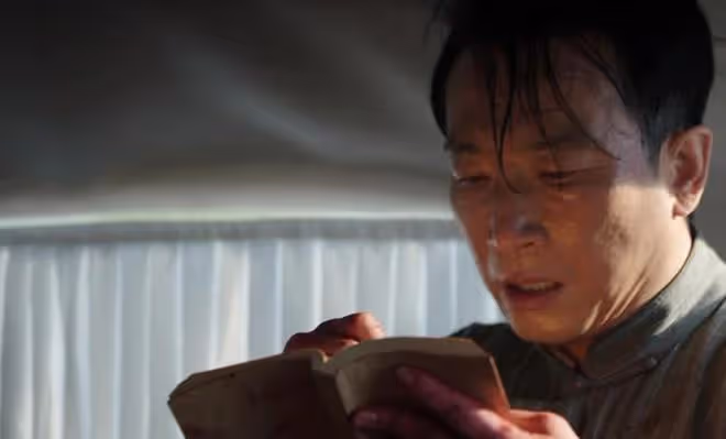 哈爾濱一九四四:直到關凱被槍殺,關雪才發現,謝月是扮豬吃虎!