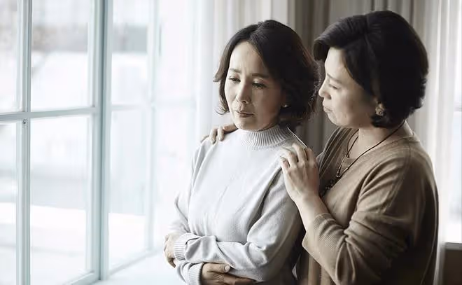 女孩不穿衣服睡被男閨蜜乘虛而入,不反抗還極力配合,事後哭訴
