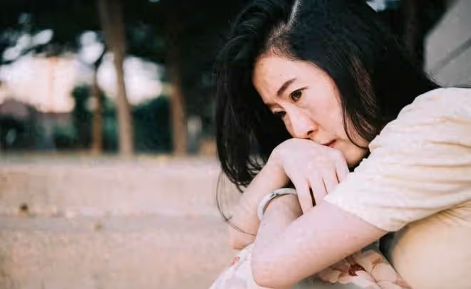 女孩不穿衣服睡被男閨蜜乘虛而入,不反抗還極力配合,事後哭訴