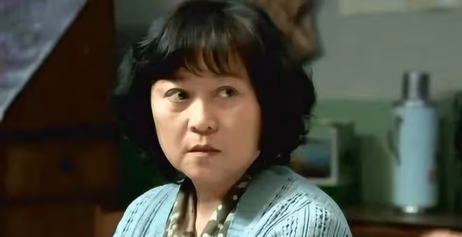 女孩不穿衣服睡被男閨蜜乘虛而入,不反抗還極力配合,事後哭訴
