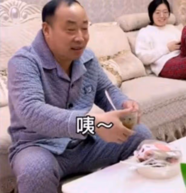準兒媳第一次管公公叫「爸」公公反應太可愛了,網友:被重視真好