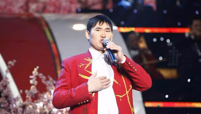 大衣哥當爺爺,辦喜宴現場曝光,懷抱孫子喜笑顏開,小偉洗脫委屈