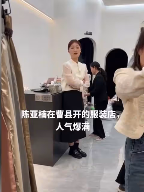 大衣哥當爺爺，辦喜宴現場曝光，懷抱孫子喜笑顏開，小偉洗脫委屈