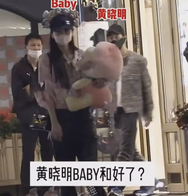 黃曉明一家3口被偶遇,7歲小海綿竄高太多,baby打扮少女疑想復合